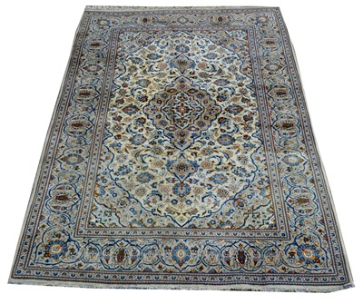 Lot 319 - A Kashan carpet