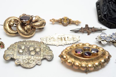 Lot 164 - Victorian and later brooches and stick pins.