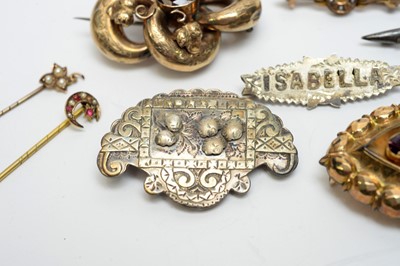 Lot 164 - Victorian and later brooches and stick pins.