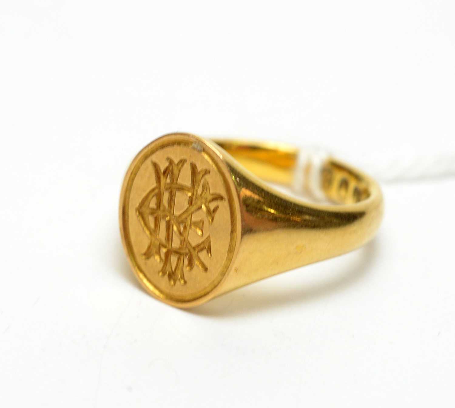 Lot 177 - A Victorian 18ct gold signet ring.