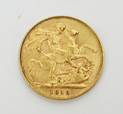 Lot 179 - A George V gold sovereign