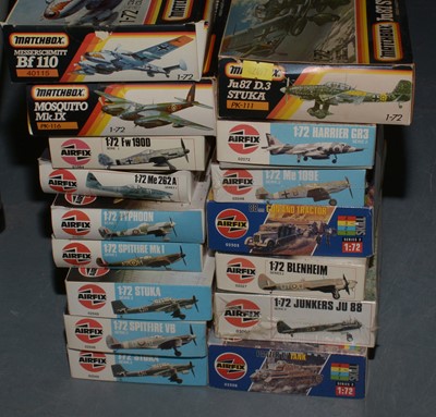 Lot 358 - A collection of military model kits
