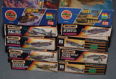 Lot 358 - A collection of military model kits