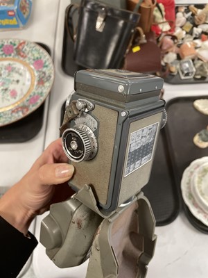 Lot 373 - Selection of cameras including Seagull and Voigtlander