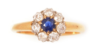 Lot 59 - A Victorian diamond and sapphire cluster ring