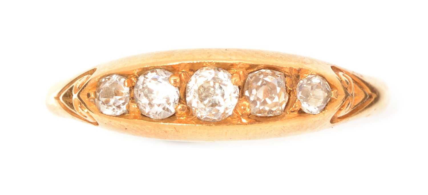 Lot 147 - A Victorian five stone diamond ring