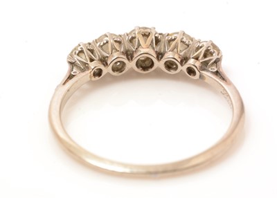 Lot 91 - A five stone diamond ring