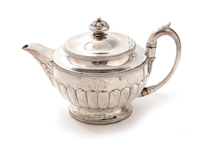 Lot 204 - A George III silver teapot by Peter, Ann and William Bateman