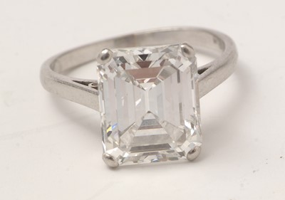 Lot 50 - A solitaire diamond ring