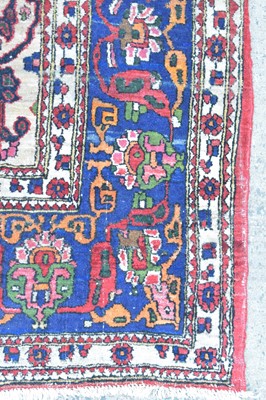 Lot 401 - An Isfahan rug