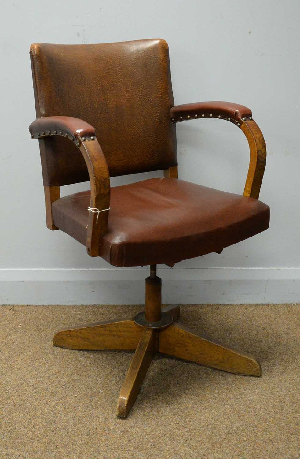Lot 154 - Mid 20th Century swivel office chair.