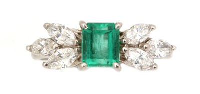 Lot 87 - An emerald and diamond ring