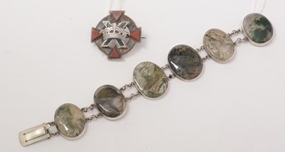 Lot 135 - A moss agate bracelet and Victorian agate plaid brooch.