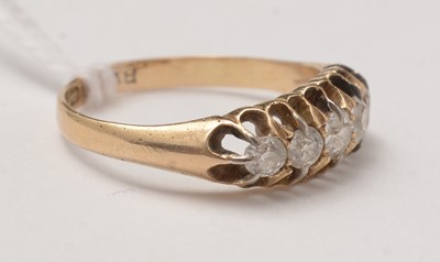 Lot 92 - An early George V five-stone diamond ring.