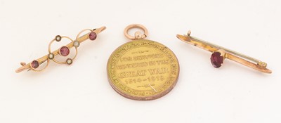 Lot 168 - A Great War fob medallion, and two bar brooches.