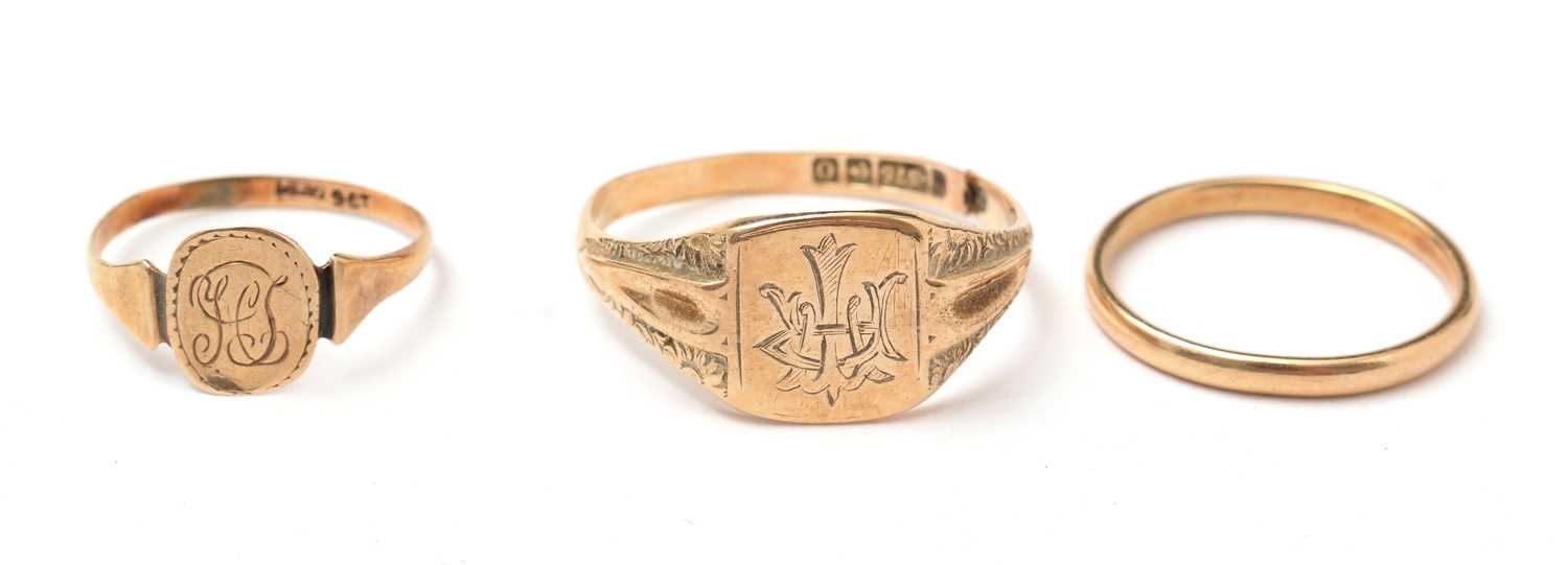 Lot 118 - Two 9ct gold signet rings, and an 18ct gold wedding band.