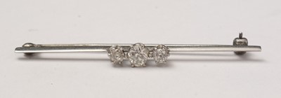 Lot 99 - An early 20th Century three-stone diamond bar brooch.
