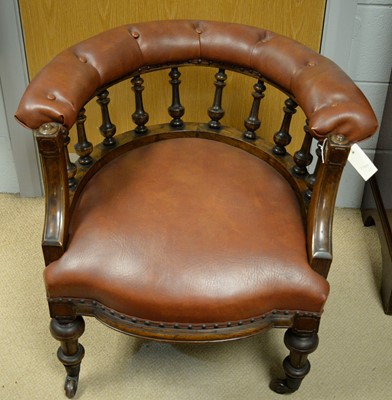 Lot 256 - An early 20th Century club elbow chair
