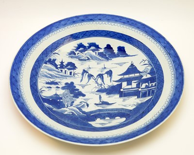Lot 422 - Late 19th Century Chinese blue and white charger