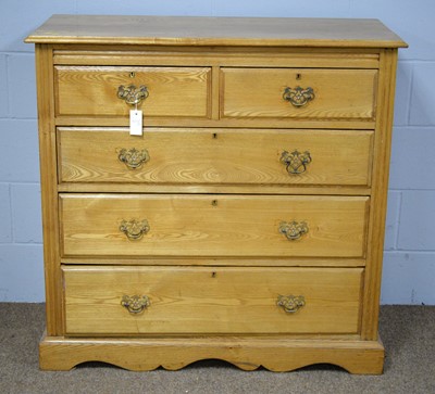 Lot 34 - Early 20th C ash chest of drawers.