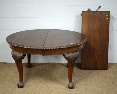 Lot 40 - 20th C wind-out dining table.