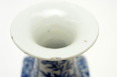 Lot 432 - Chinese blue and white vase