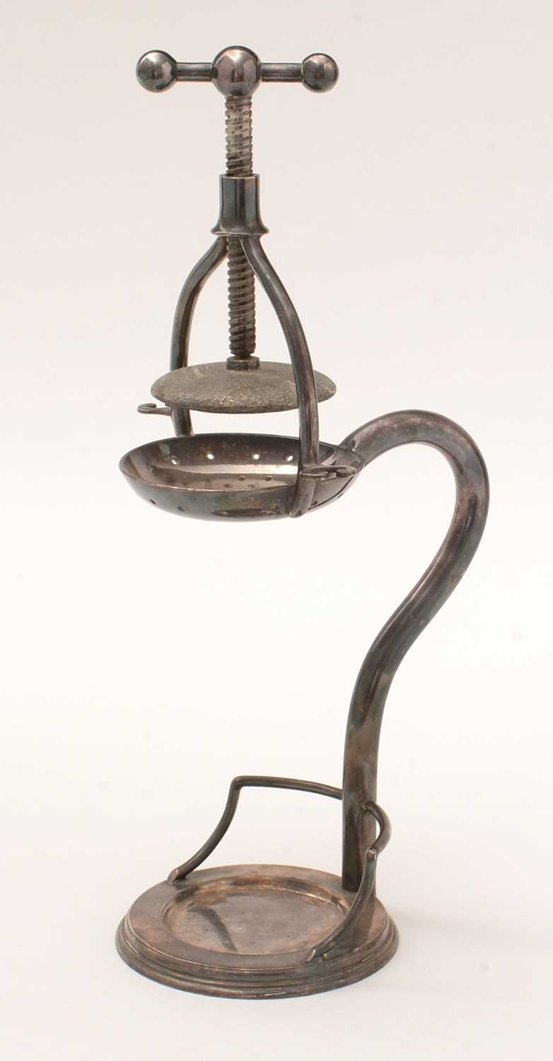 Lot 12 - An early 20th Century plated lemon squeezer.