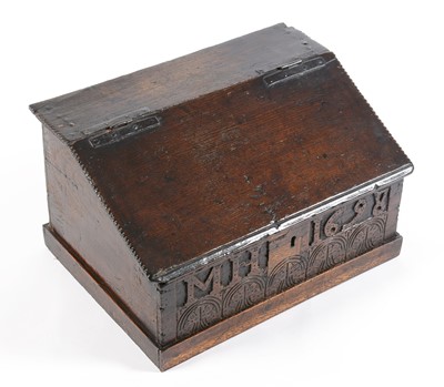 Lot 583 - An oak bible box