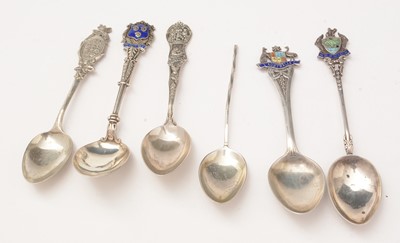 Lot 37 - A group of silver and other items