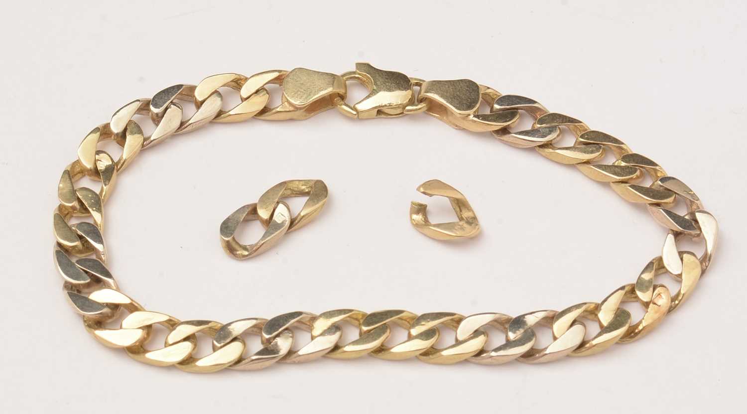 Lot 48 - An Egyptian gold bracelet