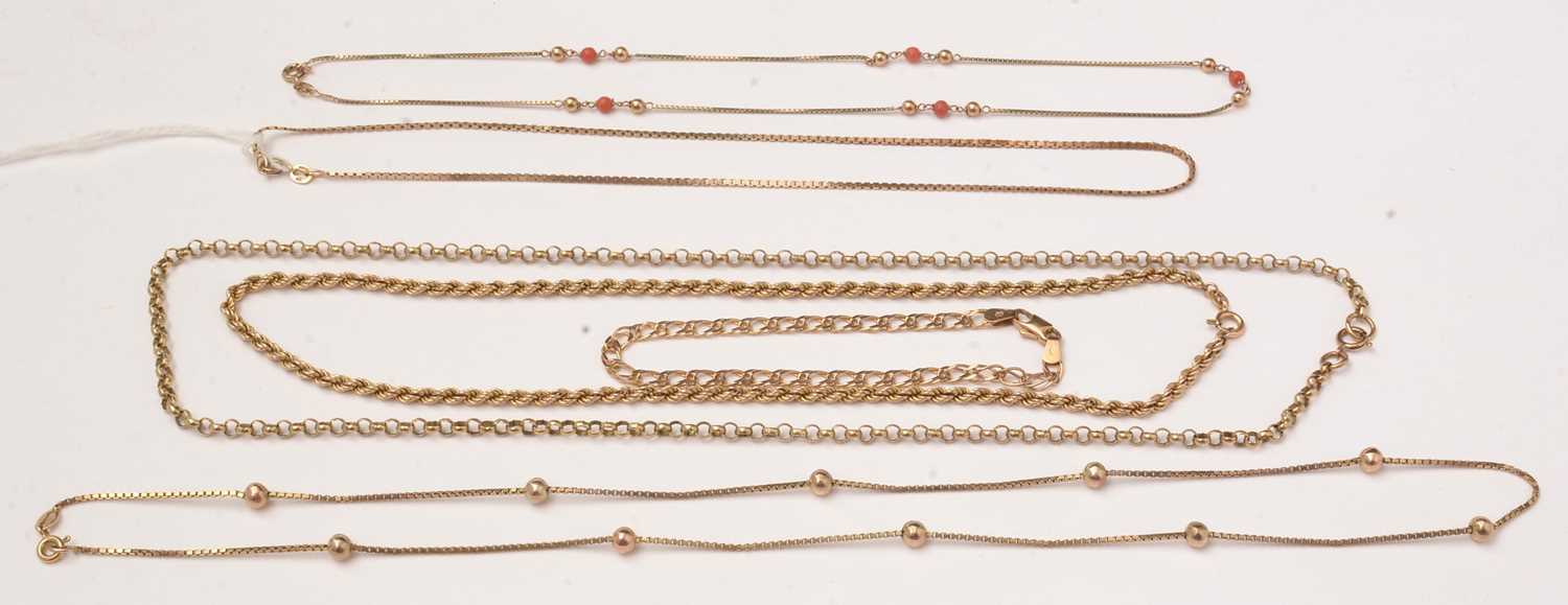 Lot 53 - A selection of 9ct gold and yellow metal chains