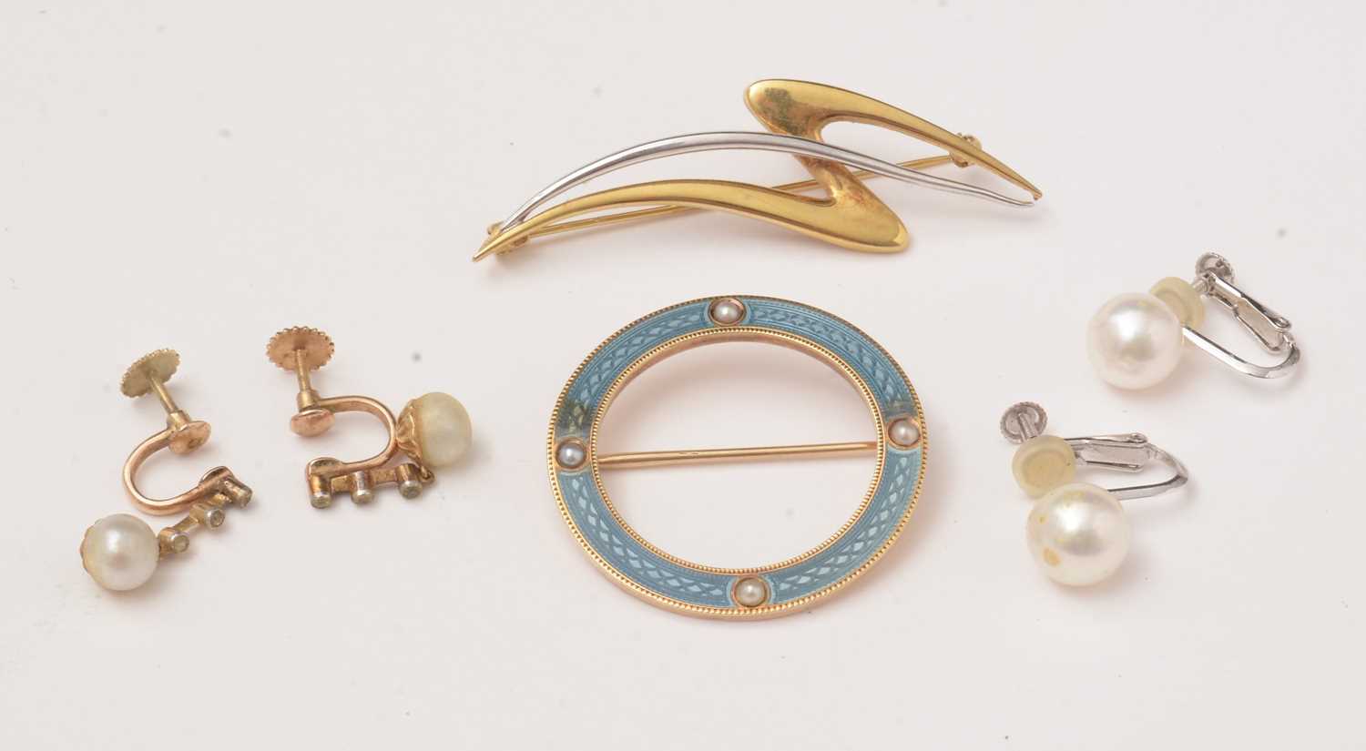 Lot 66 - Pearl and other jewellery.