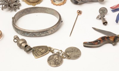 Lot 91 - Antique and later costume jewellery.