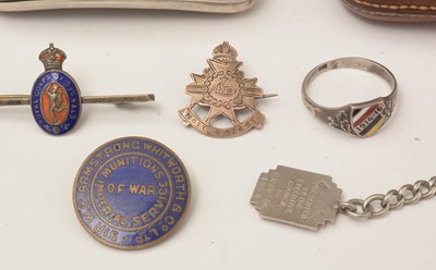 Lot 104 - Collectors' items including a silver cigarette case and military sweetheart brooches.