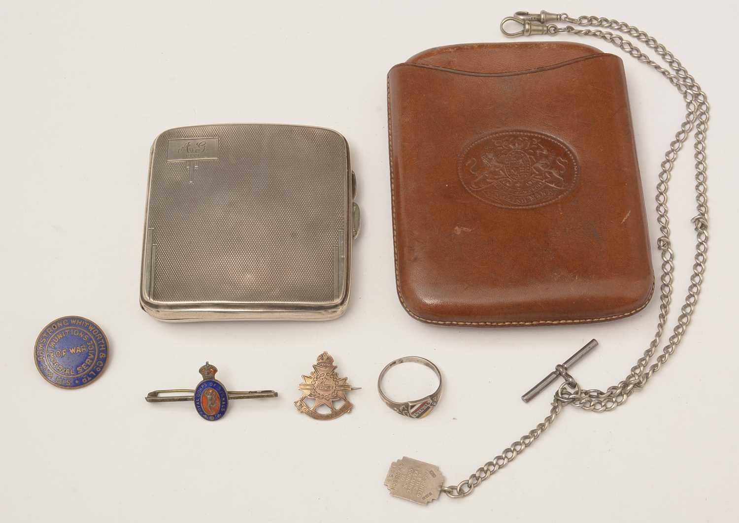 Lot 104 - Collectors' items including a silver cigarette case and military sweetheart brooches.