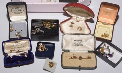 Lot 113 - Gold and yellow-metal jewellery