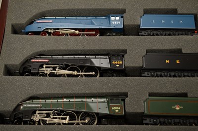 Lot 164 - Hornby Railways Sir Ralph Wedgwood locomotive set