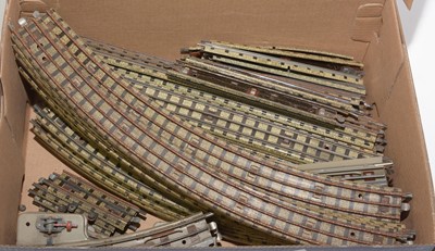 Lot 165 - Hornby Model Railways platform accessories, track, and parts.