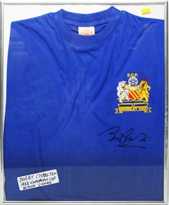 Lot 626 - A Manchester United 1968 European Cup Final shirt signed by Sir Bobby Charlton