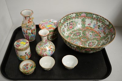Lot 421 - A selection of Chinese Famille Rose ceramics