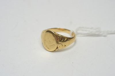 Lot 233 - A gold signet ring