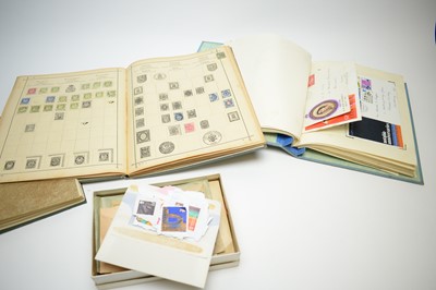 Lot 273 - A collection of stamps including stamp albums