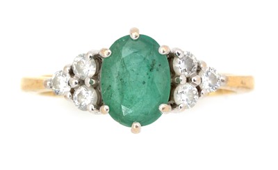 Lot 94 - An emerald and diamond ring