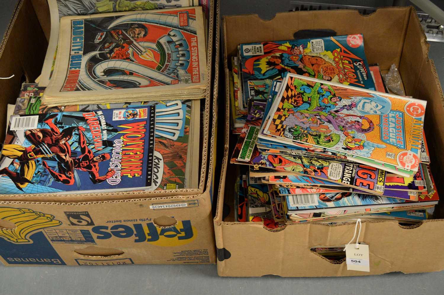Lot 504 - A collection of Marvel, DC and other comic books