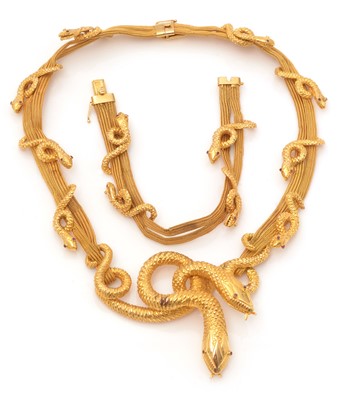 Lot 104 - A yellow metal snake pattern necklace and bracelet