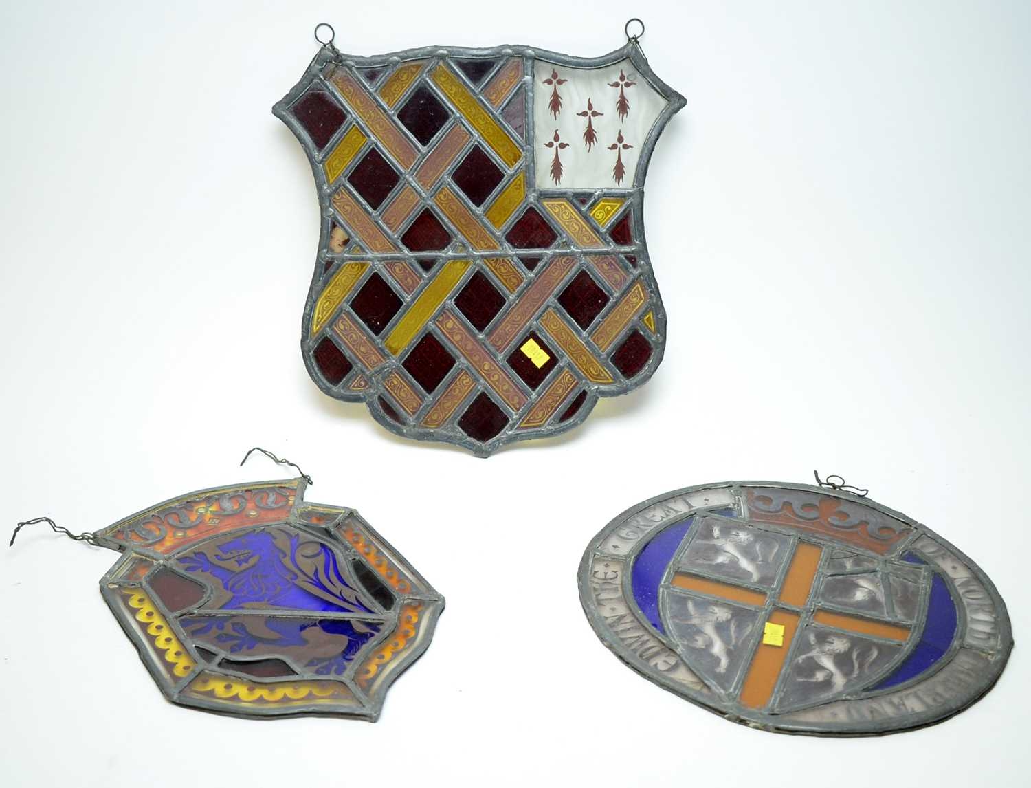 Lot 390 - A selection of three armorial plaques.