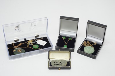 Lot 216 - 9ct gold, yellow and white metal jewellery of oriental influence