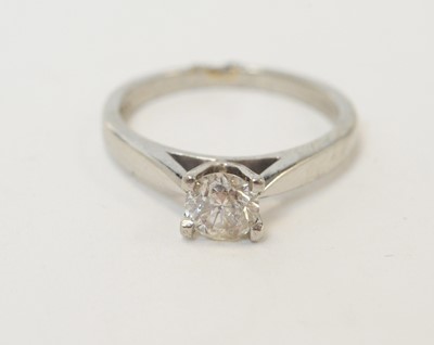 Lot 113 - A solitaire diamond ring