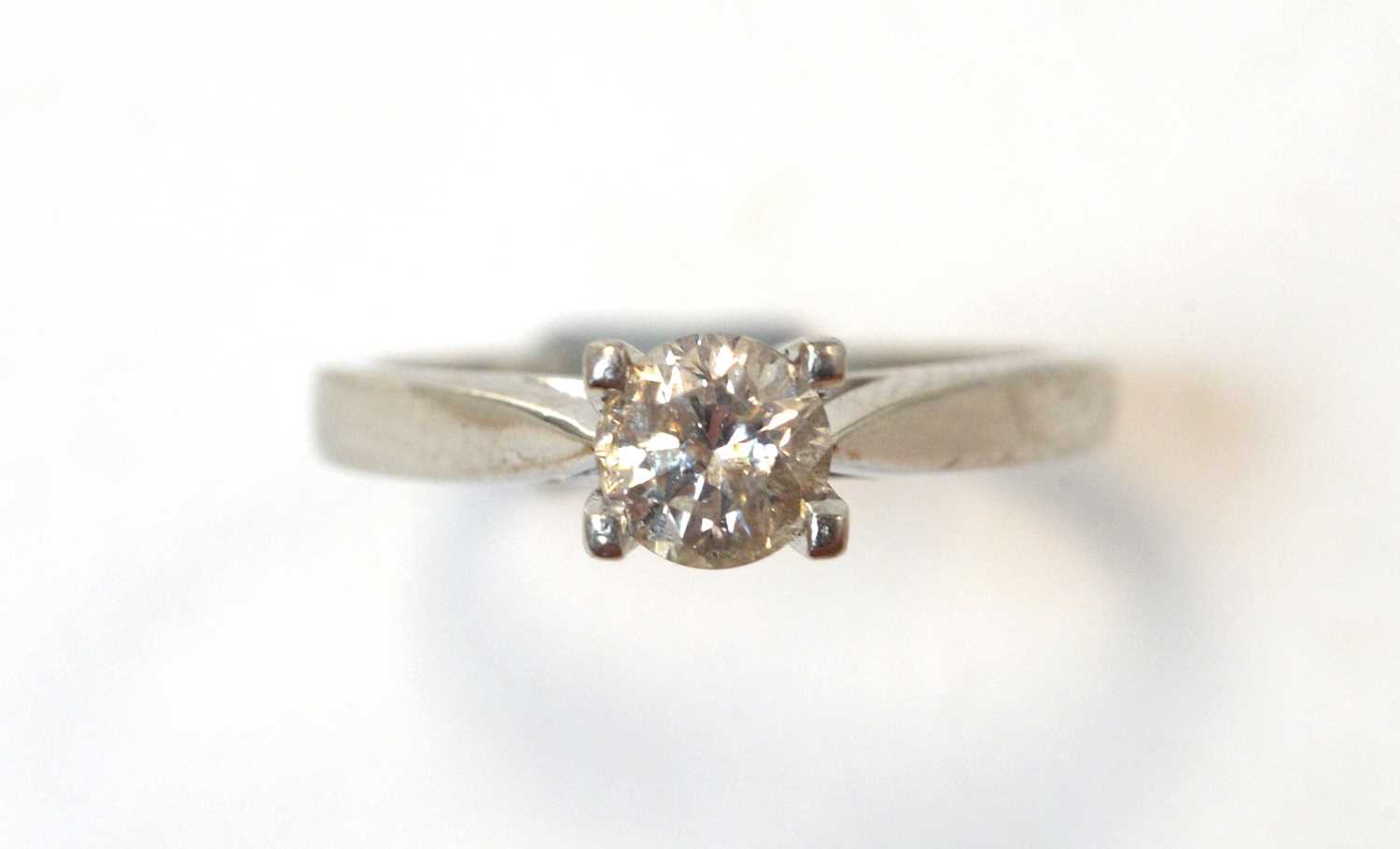 Lot 113 - A solitaire diamond ring