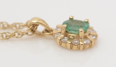 Lot 421 - A demi-parure of emerald and diamond jewellery